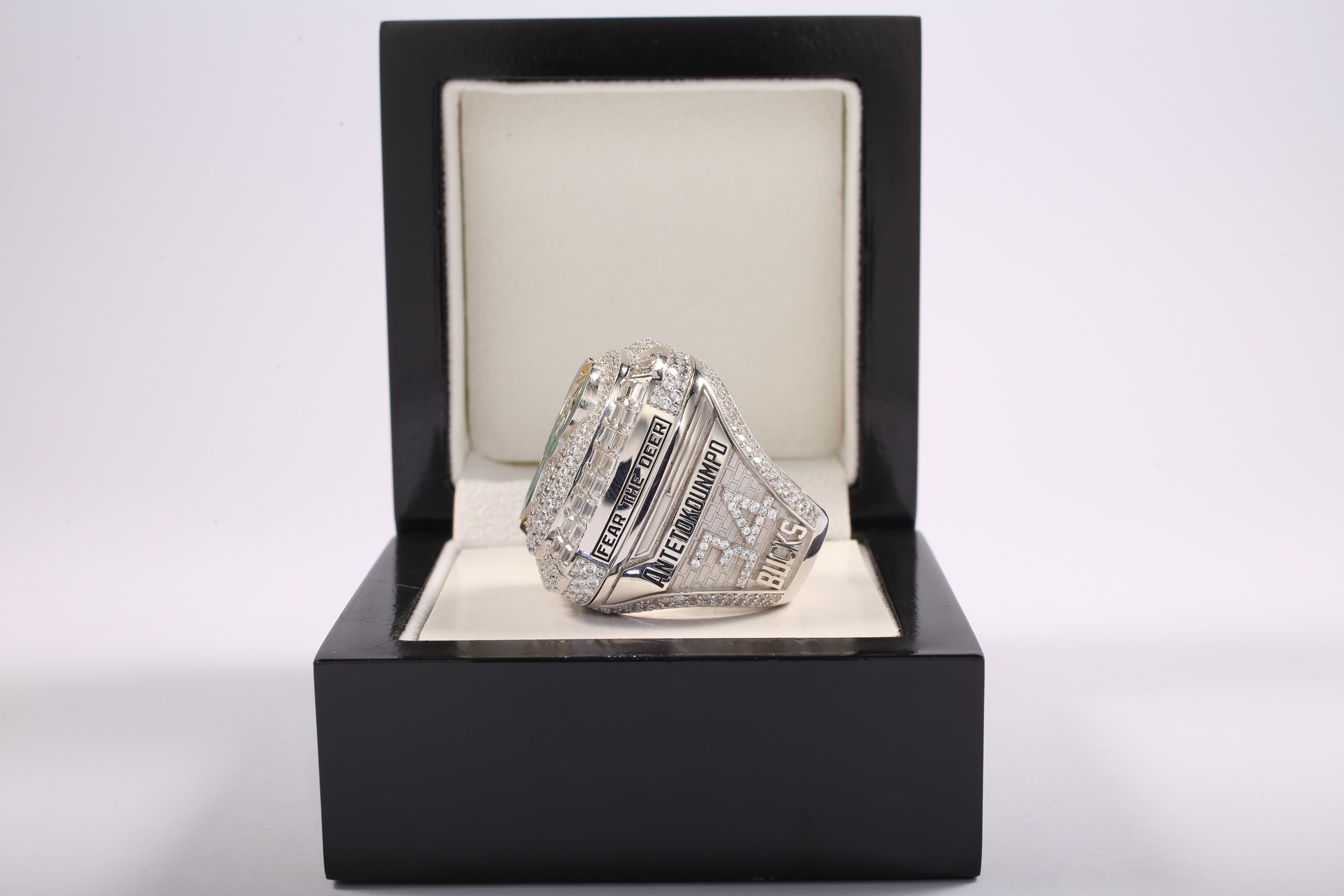 2021 Milwaukee Bucks Championship Ring - Ultra Premium Series