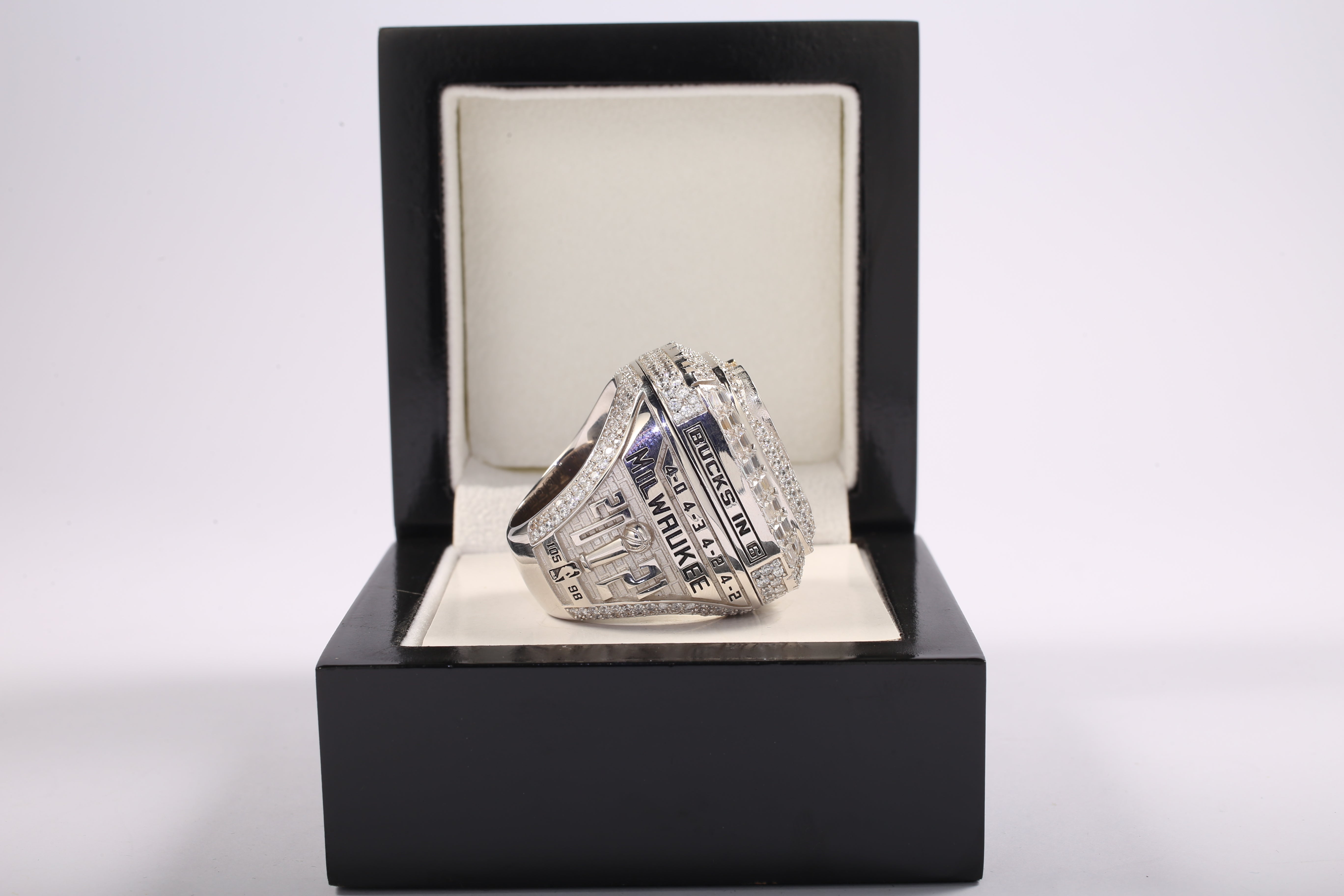 2021 Milwaukee Bucks Championship Ring - Ultra Premium Series