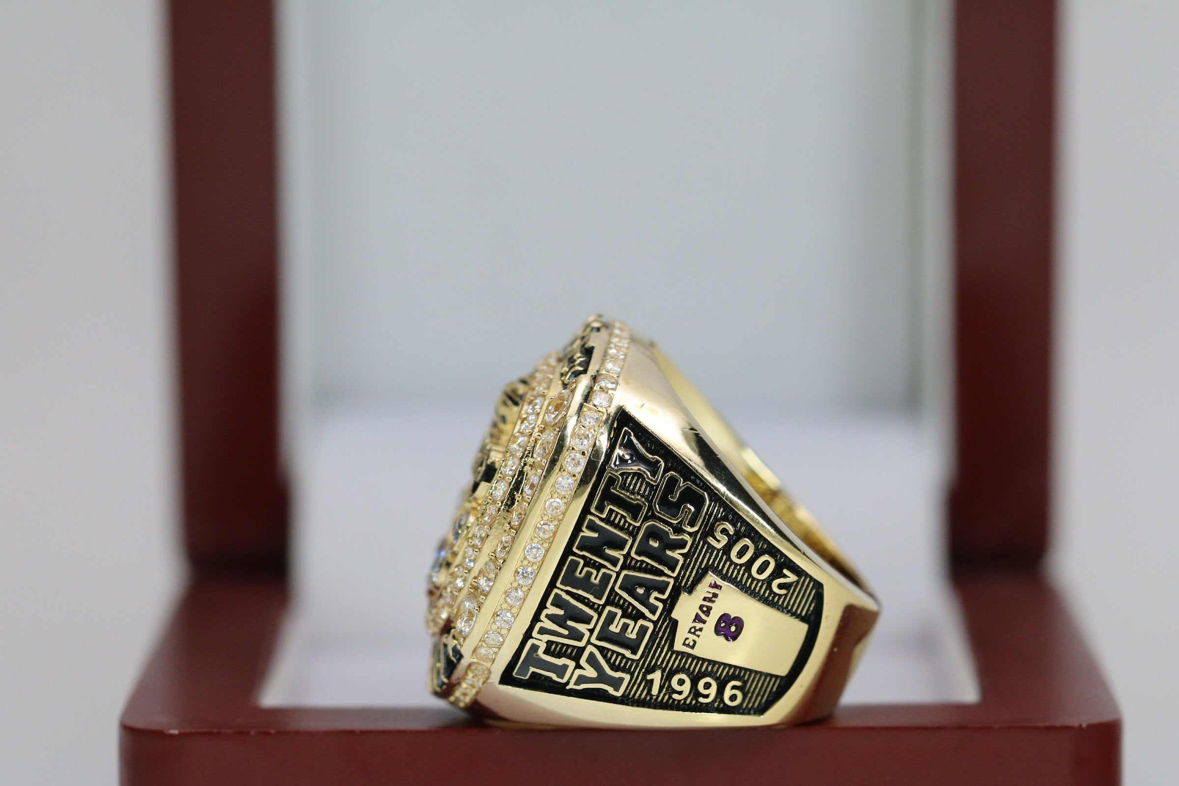 Kobe Bryant Commemorative Ring (1996-2016) - Premium Series